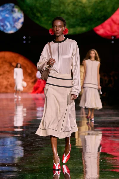 Look 28